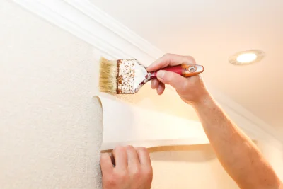 Pose de papier peint à Ginestas — revêtements muraux et toiles de verre